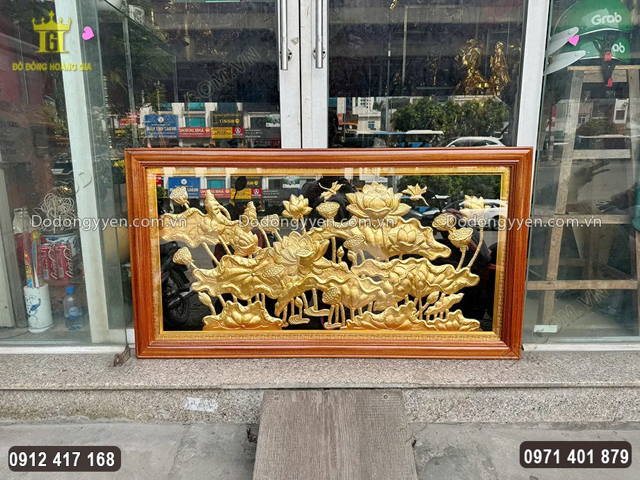 Nền tranh sơn đen vô cùng nổi bật